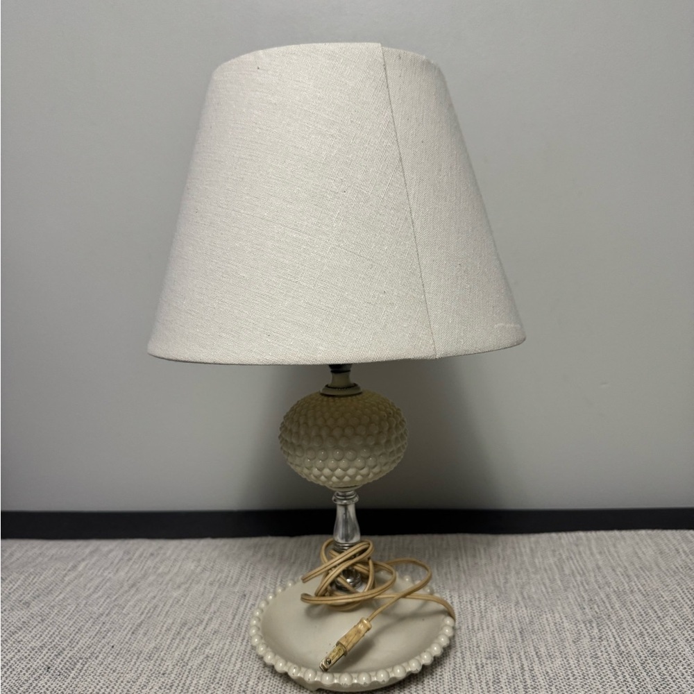 Vintage Hobnail Elegant Cream Table Lamp Milkglass